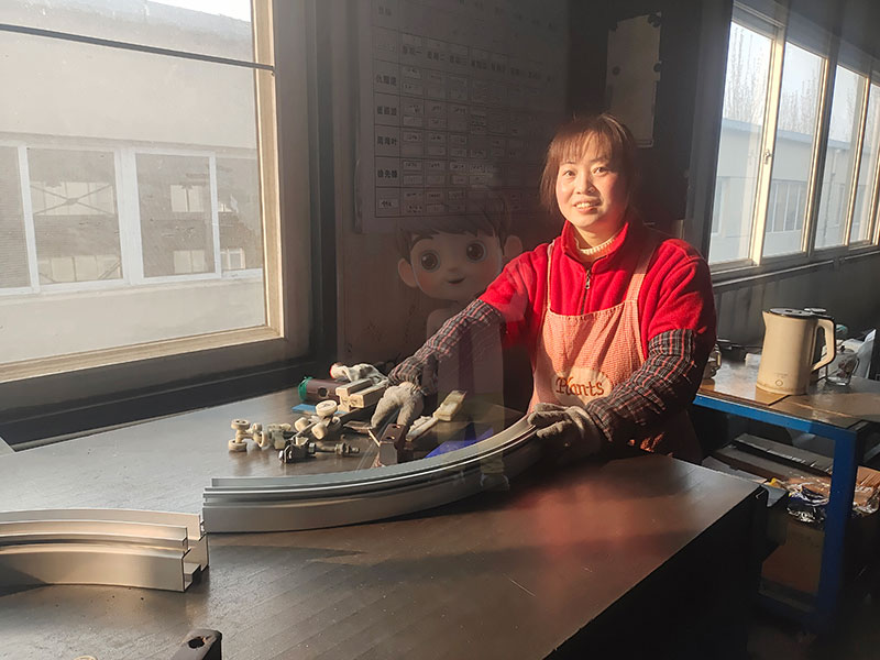 北京型材拉彎加工廠“三八”婦女節(jié)：致敬最美“她”身影