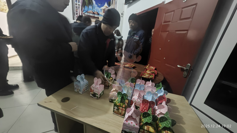 北京型材拉彎廠的平安夜重不重要？當然重要，更重要的是平安喜樂，愿盛達拉彎人所念皆所愿，平安順遂、喜樂無憂！ 