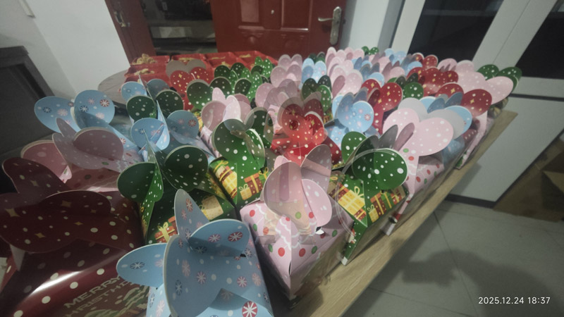 北京型材拉彎廠的平安夜重不重要？當然重要，更重要的是平安喜樂，愿盛達拉彎人所念皆所愿，平安順遂、喜樂無憂！ 