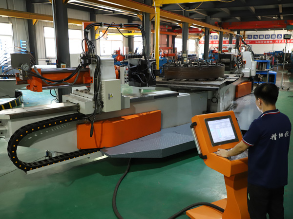 北京拉彎加工廠如何保障員工在使用拉彎機(jī)的作業(yè)時(shí)的安全？